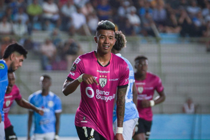 Aron Rodríguez marcó los dos goles que le dieron a IDV la victoria ante el Manta.