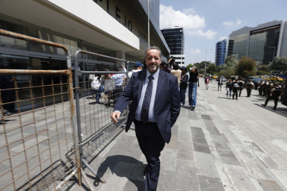 Ramiro García, abogado defensor del alcalde Aquiles Álvarez, cuestiona los indicios presentados por la Fiscalía.