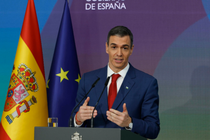 El presidente del Gobierno español, Pedro Sánchez, desempolvó el histórico lema “No a la guerra”.