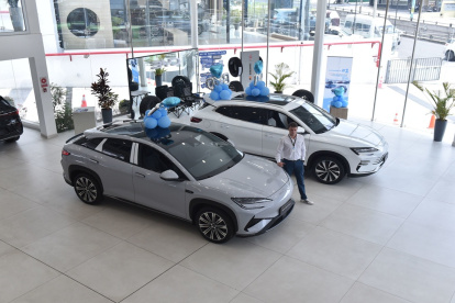 La venta de autos se redujo en febrero de 2026 frente a enero del mismo año, según la Aeade.