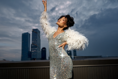 Para Lisseth Naranjo, el vestido brillante simboliza crecimiento y proyección internacional, mientras que las plumas aportan carácter y movimiento
