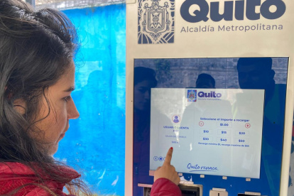 Usuarios del transporte municipal de Quito podrán usar una sola tarjeta para pagar en el Metro, Trolebús y Ecovía desde abril de 2026.