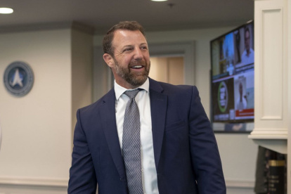 El senador republicano por Oklahoma, Markwayne Mullin, fue elegido por Donald Trump para dirigir el Departamento de Seguridad Nacional de Estados Unidos.