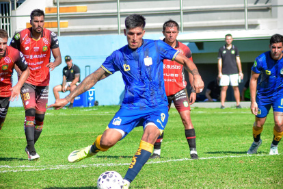 Delfín deposita sus esperanzas de gol en el argentino Franco Ayunta.