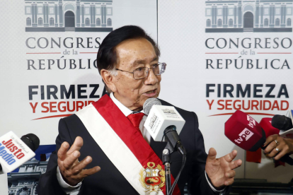 José María Balcázar, parlamentario de Perú Libre, asume como presidente interino tras ser elegido por el Congreso en medio de una nueva crisis institucional