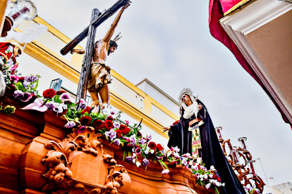 Imagen referencial de una procesión de Semana Santa, tradición que acompaña el feriado de 2026 en Ecuador.