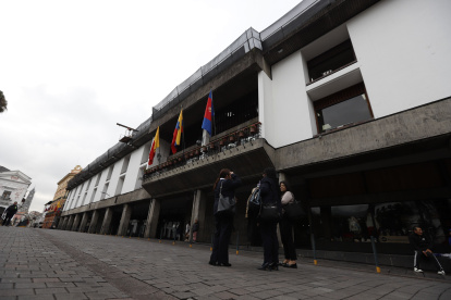 Cabildo. Funcionarios llegan a diario al Palacio Municipal, ubicado frente a la Plaza Grande, en el centro.