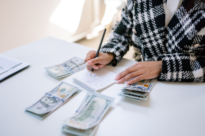 El monto del décimo cuarto sueldo depende del tiempo trabajado durante el año.