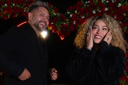 Nicolás Espinosa con su novia, Érika Sólorzano.