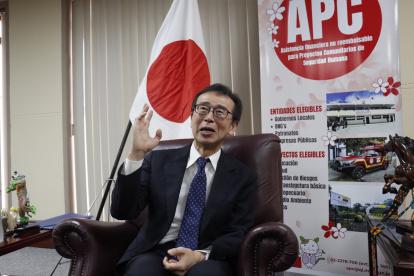 Horiuchi  Toshihiko ha ejercido diferentes cargos como diplomático de Japón, desde 1990.