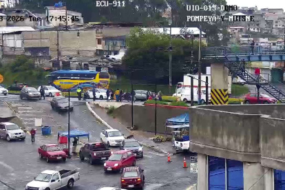 Largas filas de vehículos en la av. Simón Bolívar por emergencia en La Forestal.