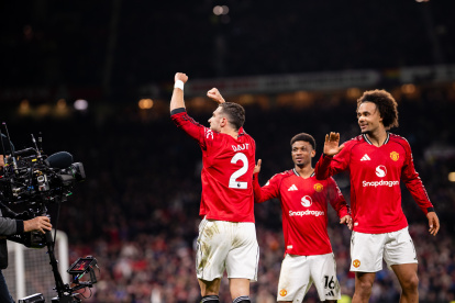 Manchester United busca ascender en la tabla de la Premier League 2025-26.
