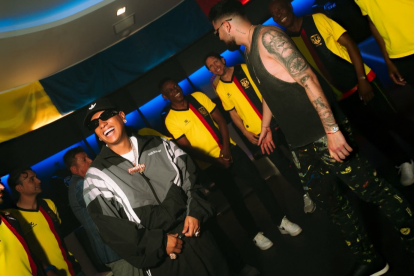 Entre fútbol y música, Jombriel visitó Independiente del Valle donde también grabó un video.