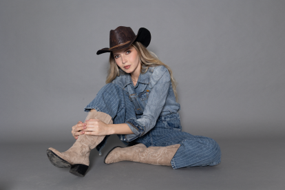 El estilo vaquero es perfecto para estilos casuales y semiformales.