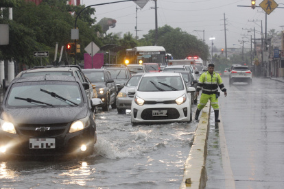 Durante las lluvias se recomienda circular con precaución para evitar siniestros viales.