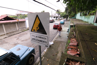 Advertencias. En algunos puntos se ve el letrero de amenaza, pero piden tambien acciones.