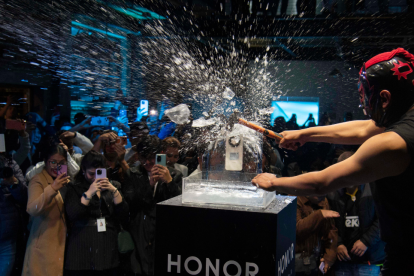 El Magic8 Lite de Honor fue sometido a difíciles pruebas de resistencia.