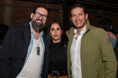 Alal Dubois, Paola Haro, Sebastián Guayasamín.