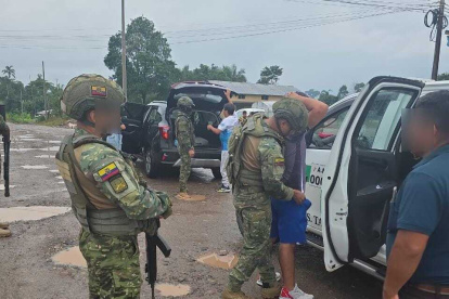 Los militares han pasado a asumir funciones que van desde patrullajes urbanos, control de cárceles, destrucción de minería ilegal