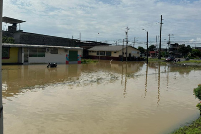 Las inundaciones registradas en Babahoyo han dejado alrededor de 100 personas afectadas y al menos 100 viviendas con daños.