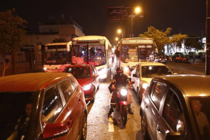 Esta vía es una de las principales arterias de La Alborada, al norte de Guayaquil.