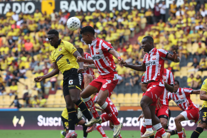 Técnico Universitario recibe a Orense en el estadio Bellavista.