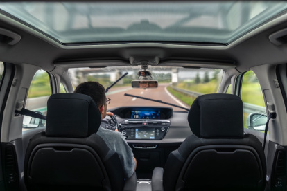 Al menos el 97% de vehículos fabricados desde el año 2023 cuentan con pantallas táctiles para accionar las funciones.