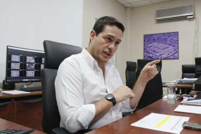 Fernando Cornejo constantemente atendía a los medios de comunicación sobre temas de Segura EP.