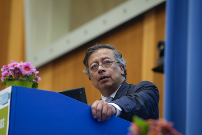 El presidente Gustavo Petro denunció que el dispositivo habría sido “lanzado desde un avión”