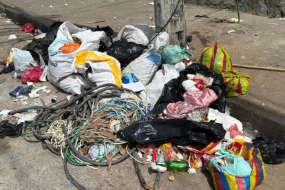 En sectores como La Prosperina, noroeste de Guayaquil, hubo basura acumulada en la mañana del 19 de marzo de 2026.