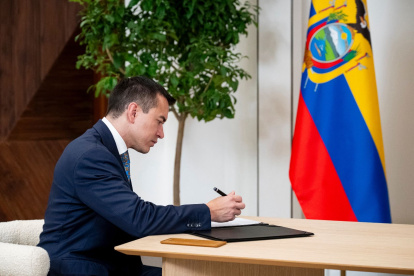 Daniel Noboa ordena el retorno de militares a ExpoQuevedo en medio de polémica con prefecto de Los Ríos.