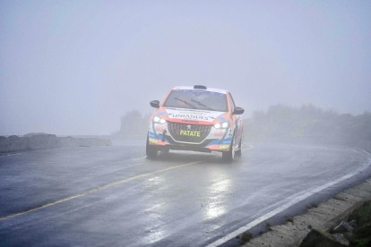 Al mando de su Renault Clio Rally 3, los ganadores Juan Guerrero y Edin Ríos.