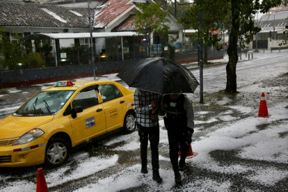 La tarde de este 21 de noviembre se registra una intensa lluvia en Quito.