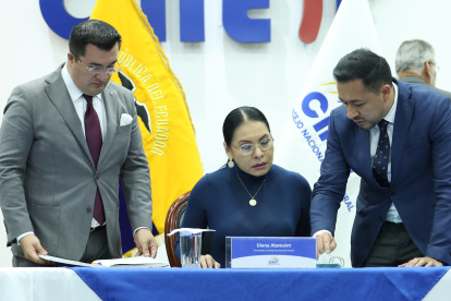 Diana Atamaint preside el Consejo Nacional Electoral.
