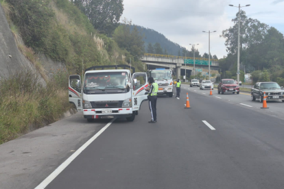 La AMT compartió fotografías de sus operativos, se recordó la restricción para la circulación de transporte pesado, de 06:00 a 10:00, en la Simón Bolívar y Ruta Viva.