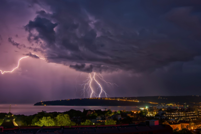 Según el Inamhi, las lluvias vendrían acompañada de tormentas eléctrica.