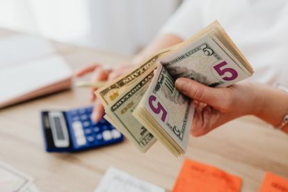 Beneficiarios pueden cobrar en BanEcuador y puntos autorizados.