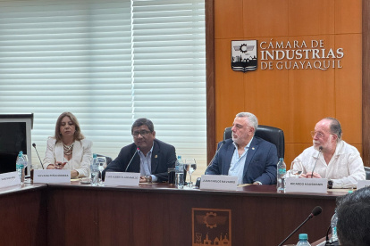 El ministro de Producción, Luis Alberto Jaramillo, se reunió con representantes del sector empresarial.