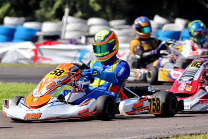 Jorge Matos demostró su gran habilidad al manejar. Se recuperó de un golpe y terminó en segundo lugar en la carrera en Florida.