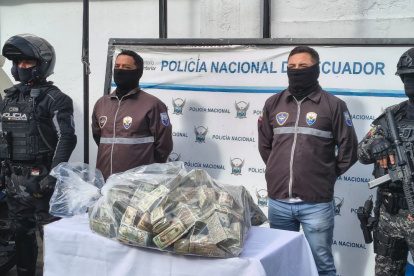 Un millón de dólares se encontró en la caja fuerte del edificio en la av. 12 de Octubre.