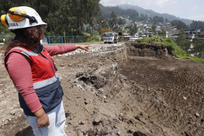 Para llegar hasta la quebrada de El Tejado, en La Comuna, en donde se amplió la piscina de captación, se avanza desde la zona de El Teleférico.