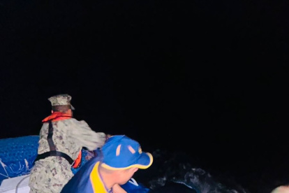 Dos turistas que realizaban actividades deportivas en kayak fueron rescatados.