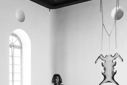 La artista, nacida en Quito en 1990, ha desarrollado una práctica artística centrada en la transformación de los materiales.