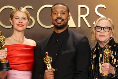 Jessie Buckley, Michael B Jordan y  Amy Madigan, tres de los ganadores de los Premios Óscar 2026.