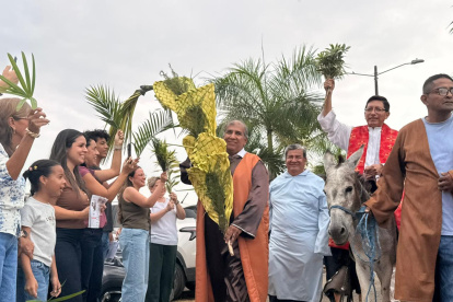 La ceremonia incluyó a un 'burrito', dándole dinamismo a la tradición.