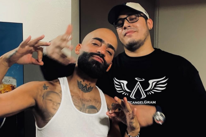 Arcángel, uno de los referentes del reguetón, prepara su llegada a Ecuador en 2026 con ‘La 8va Maravilla World Tour’.