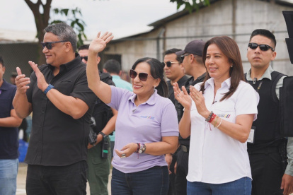 Vivienda colapsó en La Unión durante la jornada de ayuda encabezada por Zaida Rovira y Cynthia Gellibert.