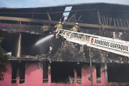 En caso de colapso del edificio Multicomercio, viviendas y locales dentro de un radio de hasta 100 metros podrían verse afectados.