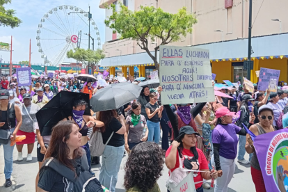 Marcha por el 8M en Guayaquil termina con evento artístico.