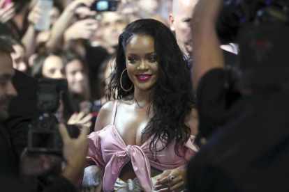Rihanna, en una aparición pública previa. Su residencia en California fue blanco de un ataque armado que derivó en la detención de una mujer.